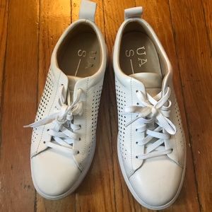 Comfy Sneakers size 6